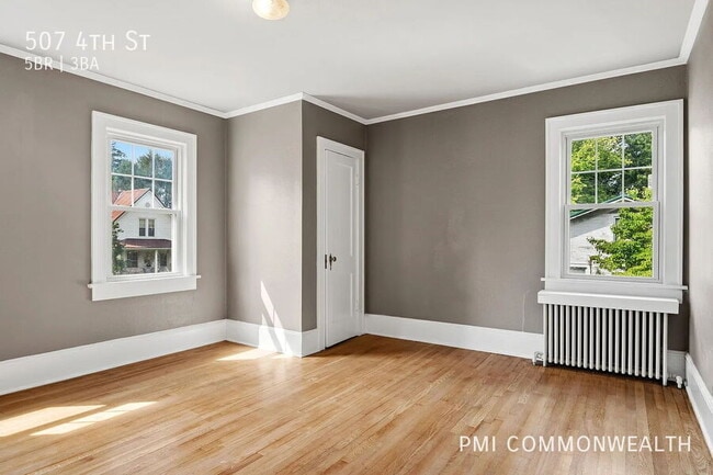 Building Photo - 507 4th St