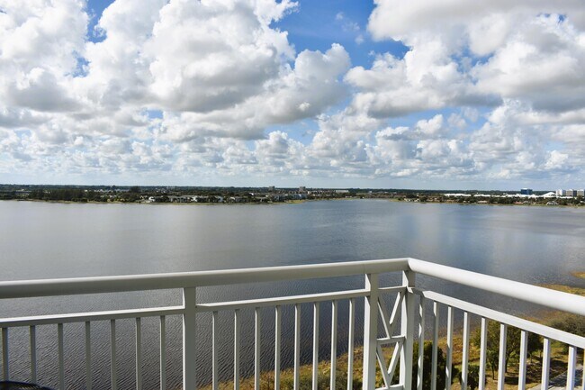 Building Photo - 300 S Australian Ave