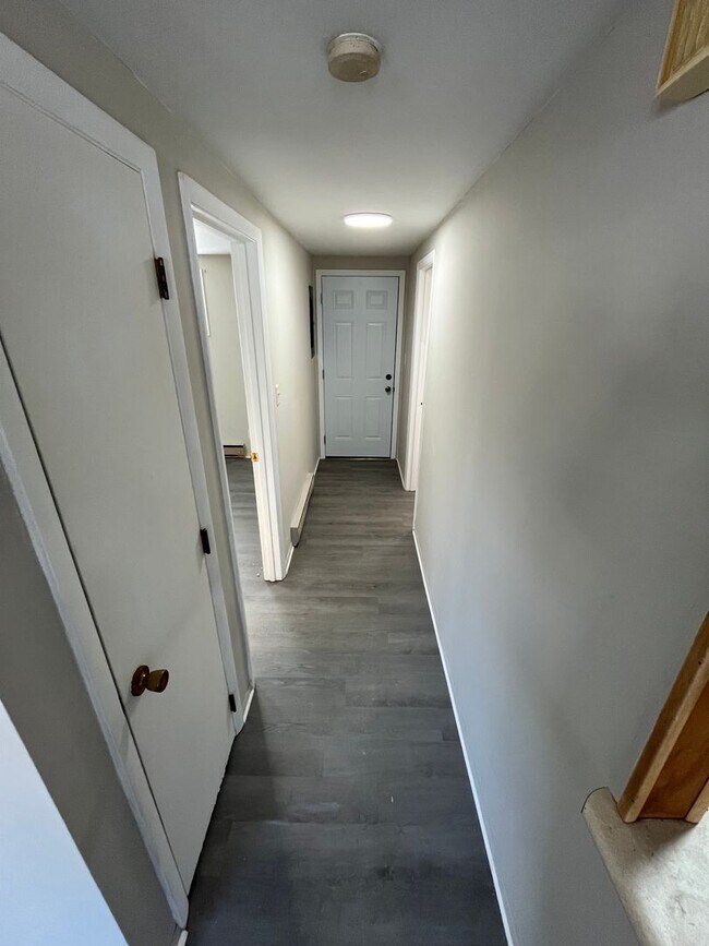 Building Photo - 104-110 Maple Lane