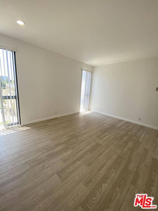 Building Photo - 511 San Vicente Blvd