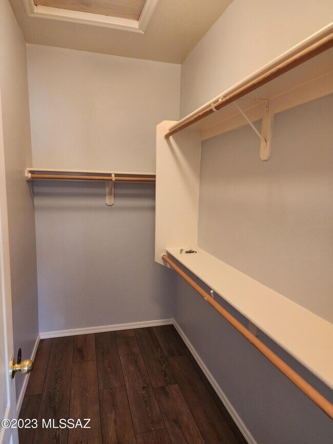 Building Photo - 5461 N Willow Thicket Way
