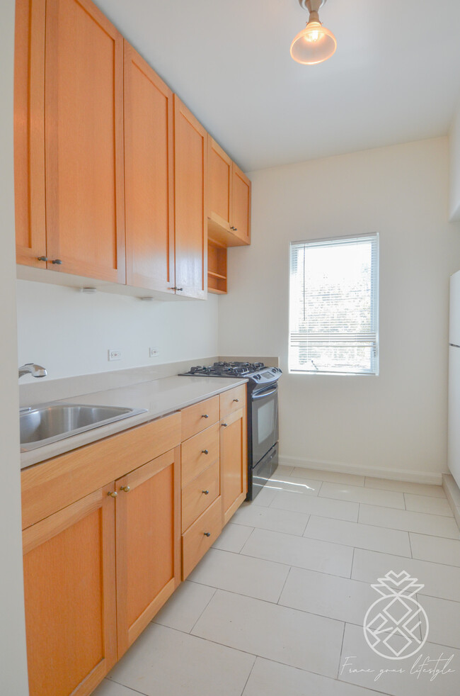 Building Photo - 424 N Ogden Dr