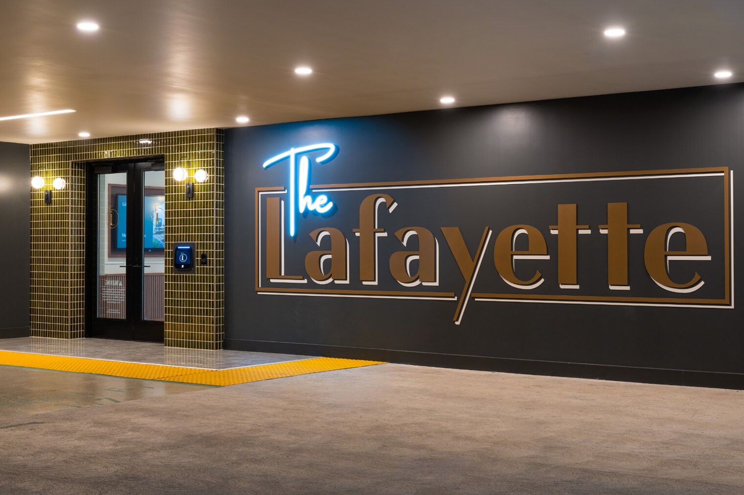 Building Photo - 2333 Calle Del Mundo