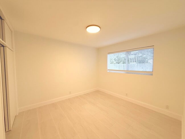 Building Photo - 626 Prosperity Farms Rd