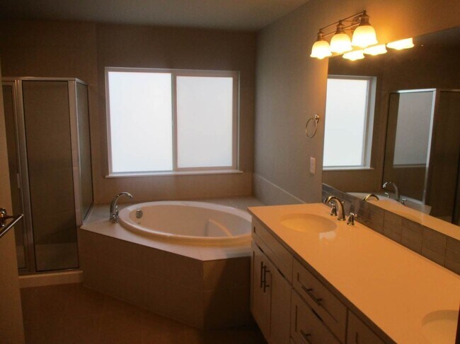 Building Photo - 4 Bedroom 2.5 Bathroom Harbor Hills Home