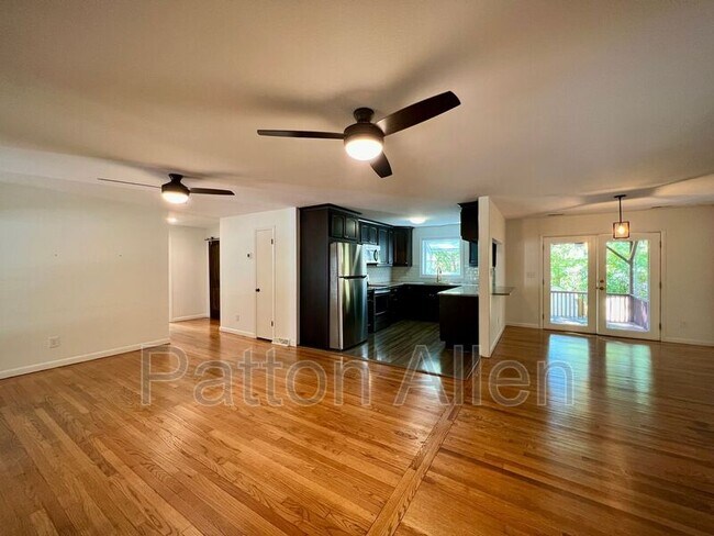 Building Photo - 126 Locust Ct