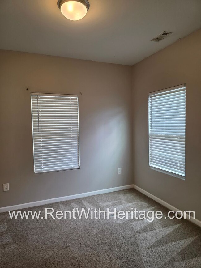 Building Photo - Awesome Ranch / Popular Carrollton Schools/ Near Adamson Square