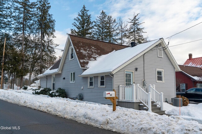 Building Photo - 288 Church St