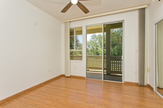Building Photo - 3 BED, 2 BATH 2 PARKING IN GATED MOANALUA ...