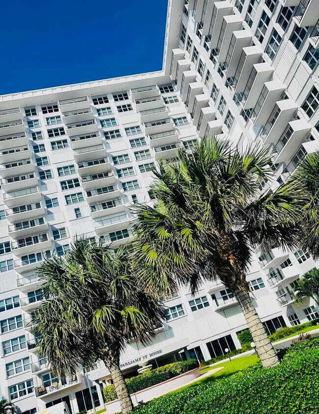 Building Photo - 405 N Ocean Blvd