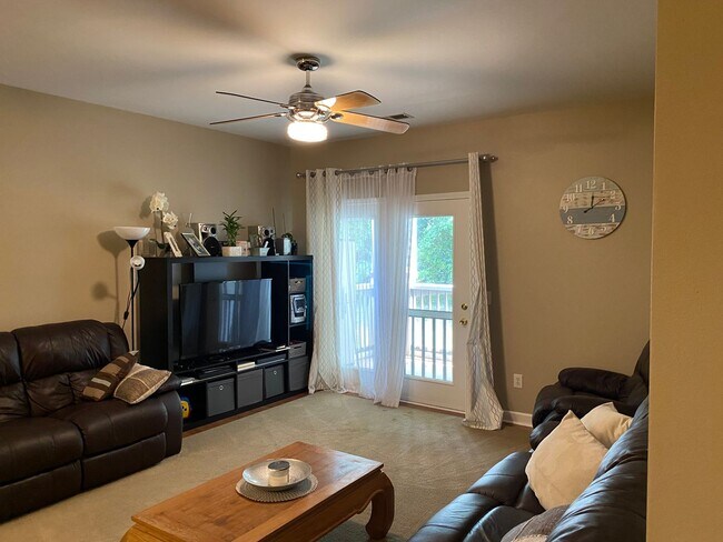 Building Photo - Pet-Friendly! Fantastic south charlotte location just minutes to everything!