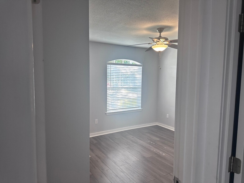 Building Photo - 36 Stowe Rd