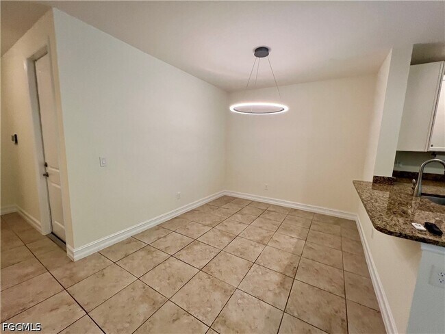 Building Photo - 15850 Portofino Springs Blvd