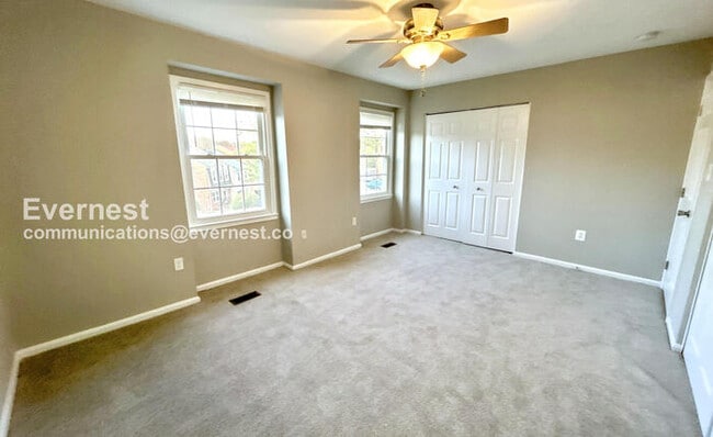 Building Photo - 2058 Mayflower Dr