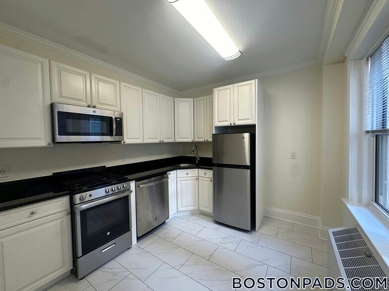 Building Photo - 24 Chauncy St