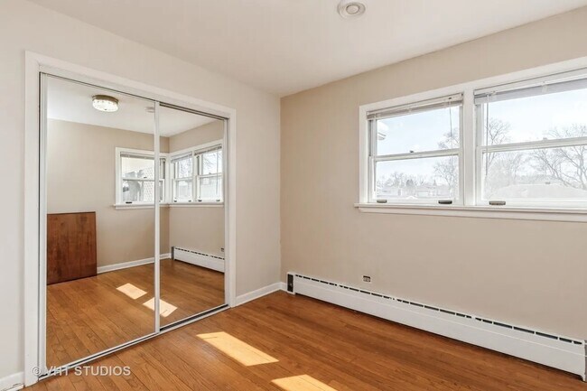 Building Photo - 942 Raleigh Rd