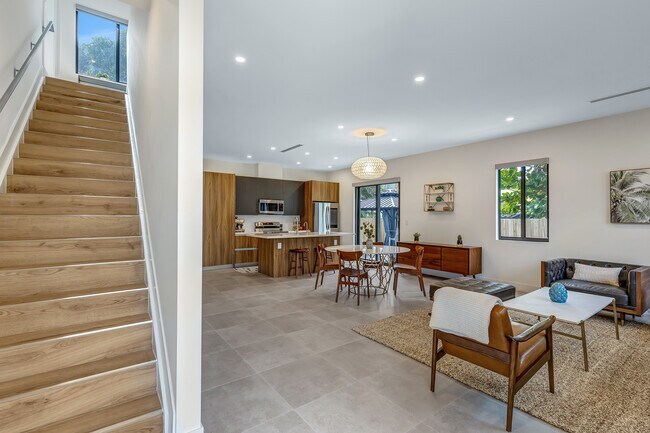 Building Photo - 704 SW 7th St