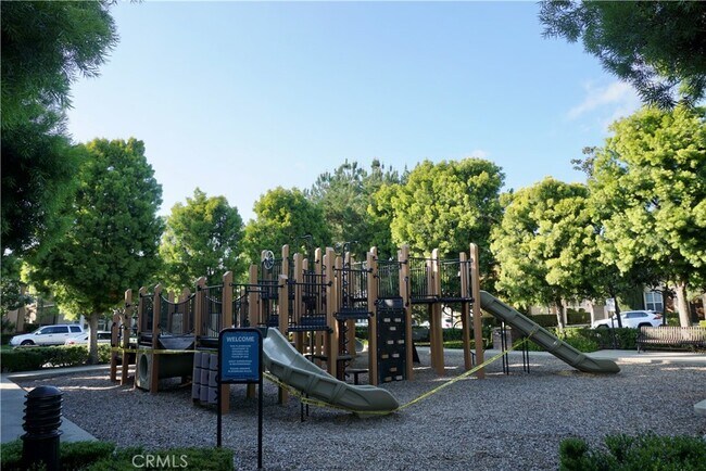 Building Photo - 72 Chantilly-