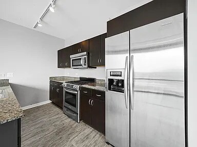 Building Photo - 860 W Blackhawk St