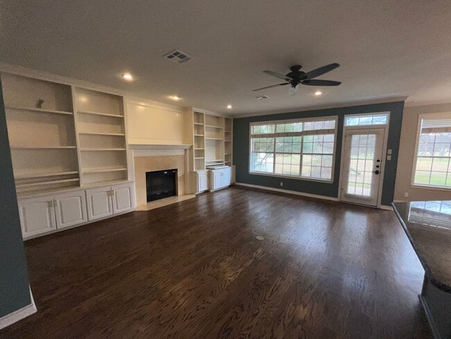 Building Photo - Mill Creek Executive Home Overlooking Golf Course at 17th Tee