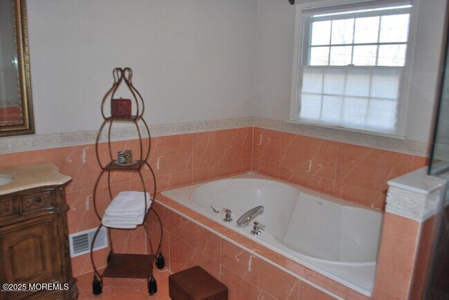 Building Photo - 203 Sunrise St