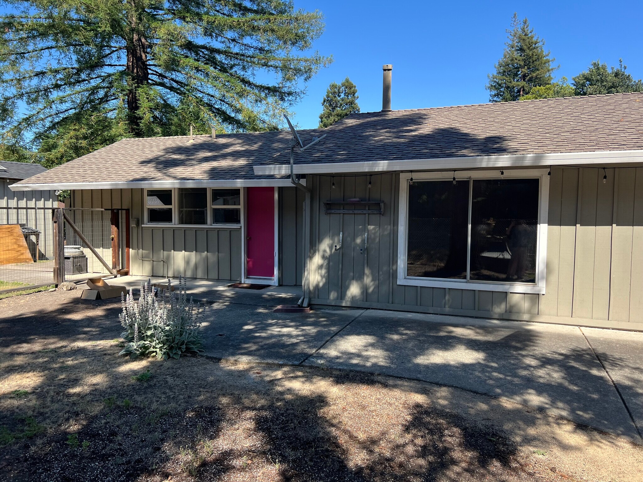 Building Photo - 75 Willow Dr