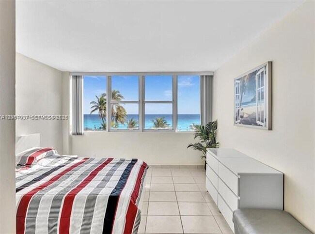 Building Photo - 3140 S Ocean Dr