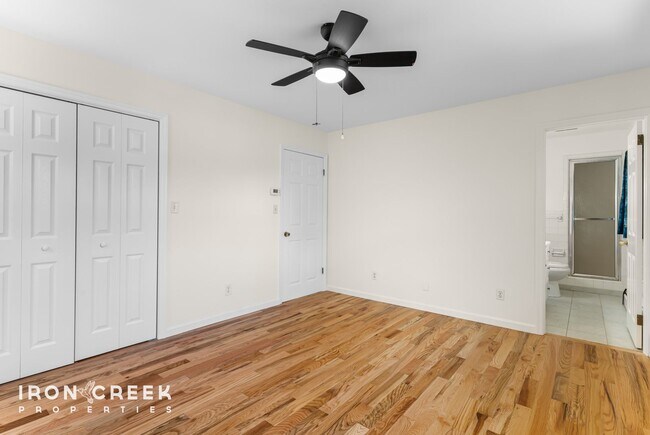 Building Photo - Spacious West Asheville Home with Dual Kit...