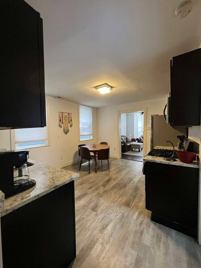 Building Photo - 1916 N Rockwell St