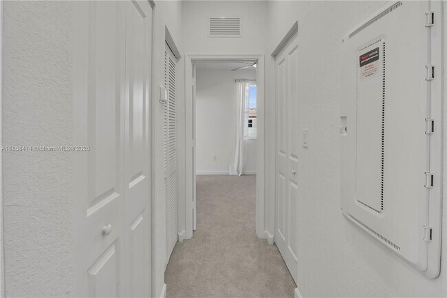 Building Photo - 2652 SE 28th St