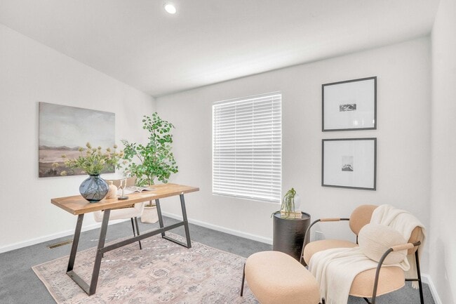 Building Photo - Newly 3 Bedroom / 2 Bathroom Home in Excel...