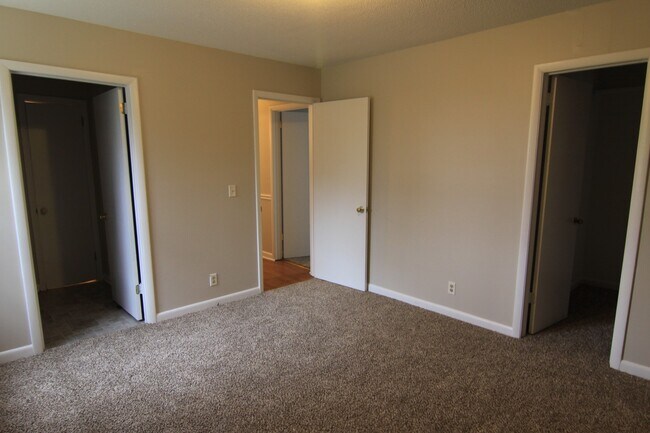 Building Photo - 3 Bedroom 2 Bath Home For Rent On Cunningh...