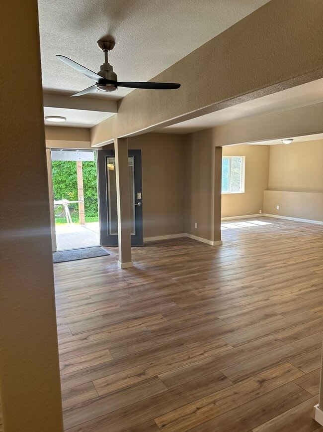 Building Photo - Ranch Living! Large 2 Bedroom/2 Bath