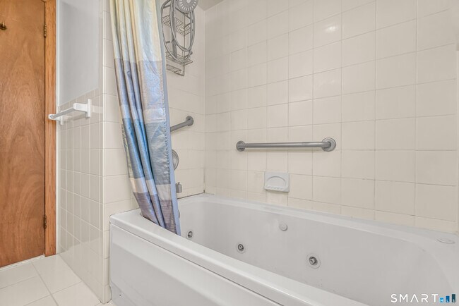 Building Photo - 466 High Hill Rd