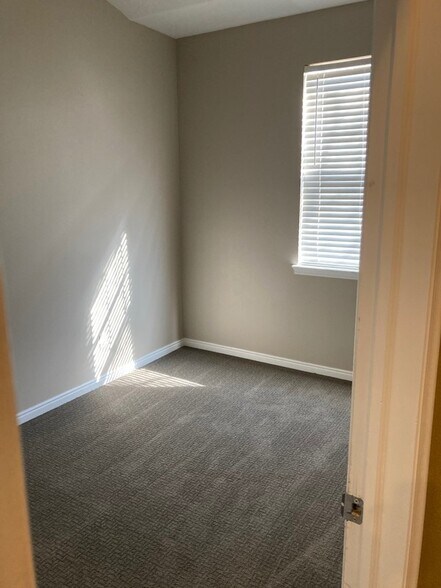 Building Photo - 1517 W 190 N