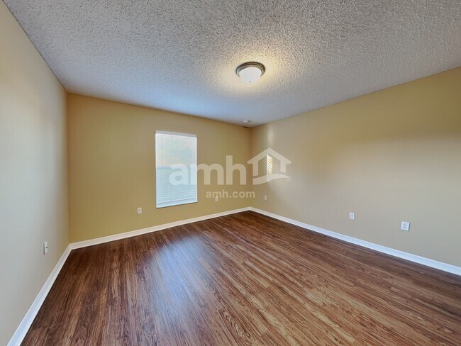 Building Photo - 16452 Corner Lake Dr