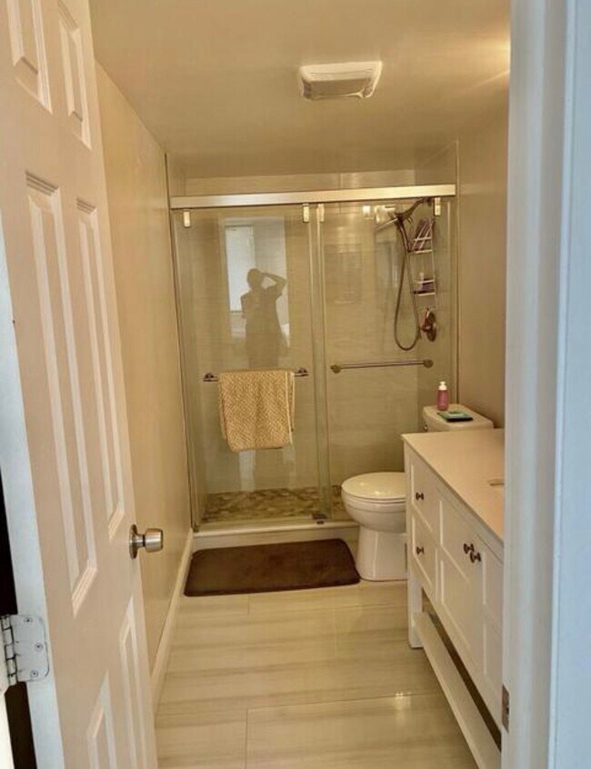 Building Photo - 4501 Fountains Dr