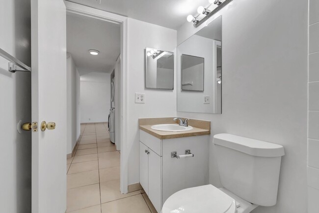 Building Photo - 8431 Royal Palm Blvd