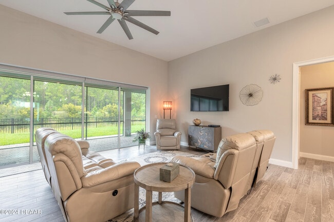 Building Photo - 205 Cyan Ave