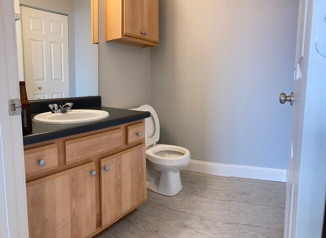 Downstairs Bath/Laundry - 708 Woodside Creek Dr