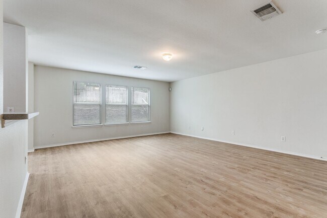 Building Photo - 3410 Sherwin Dr
