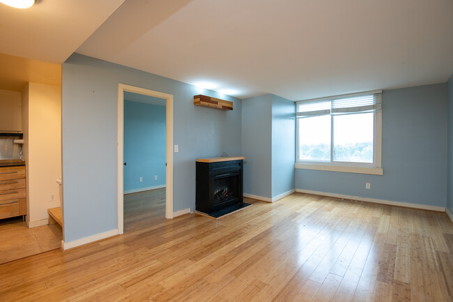 Building Photo - Marvelous 2 Bed Condo in Alexandria Virginia!