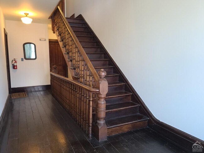 Building Photo - 742 Warren St