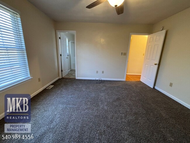 Building Photo - Garden City Home!
