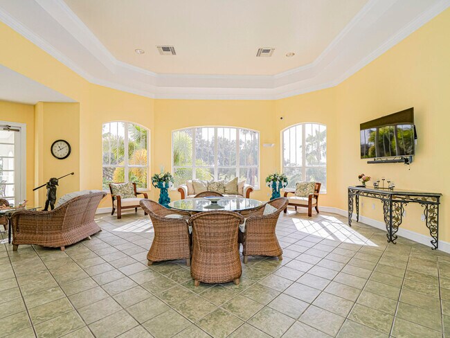 Building Photo - 5095 Fairways Cir
