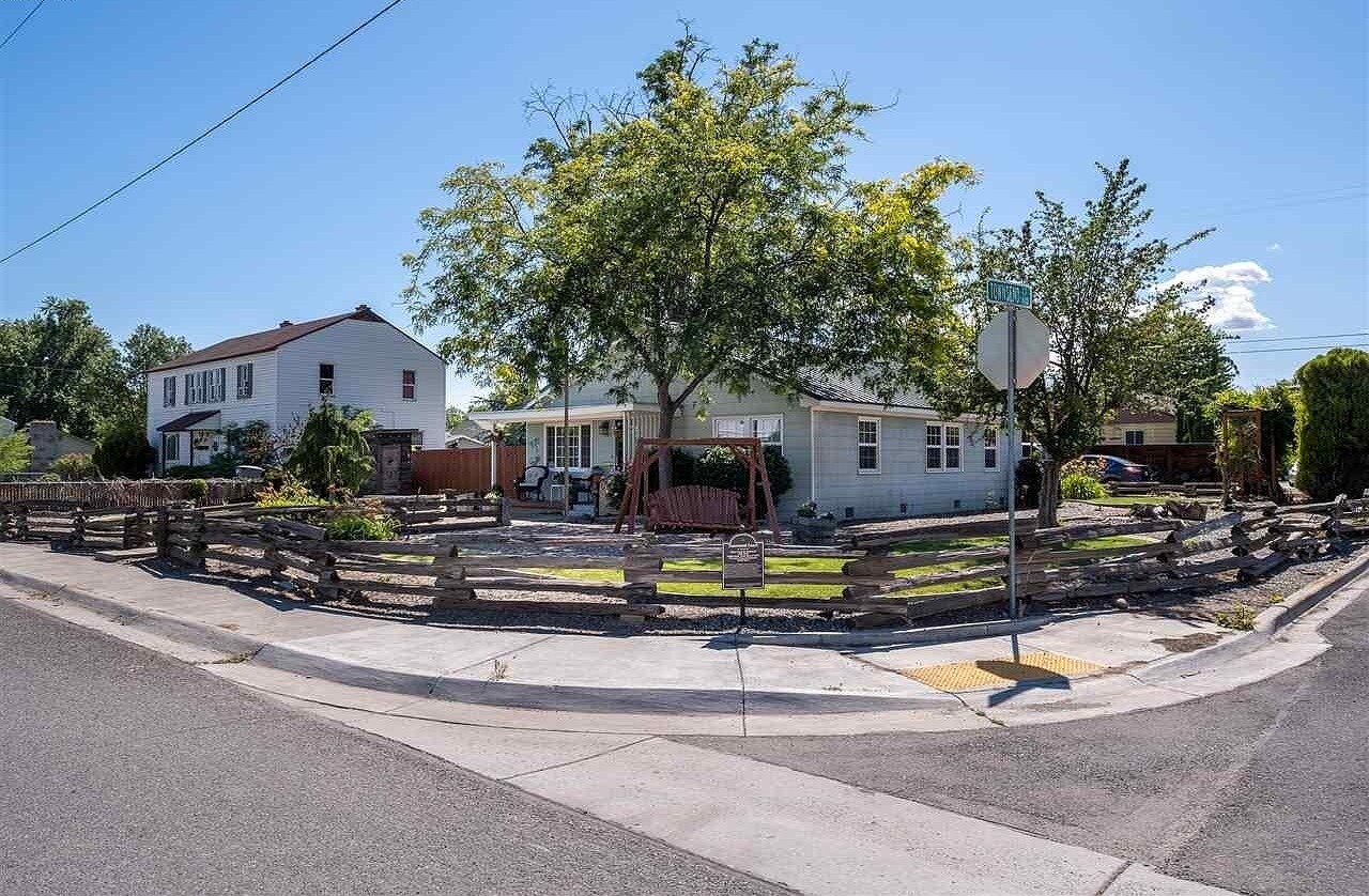 Building Photo - 1505 Thayer Dr