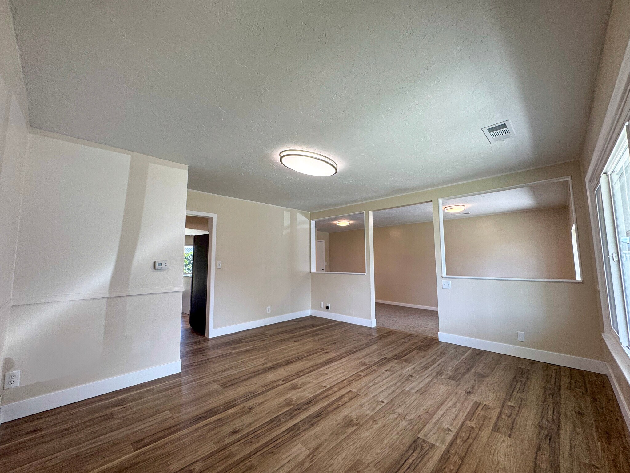Building Photo - 496 N 70 W