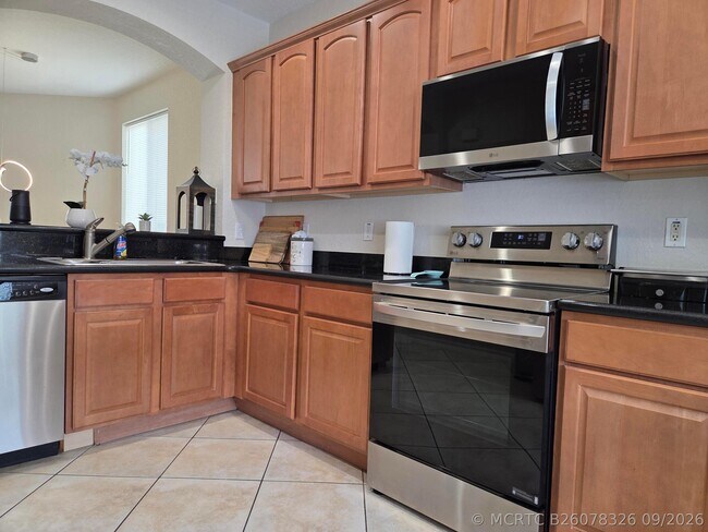 Building Photo - 3018 N Evergreen Cir