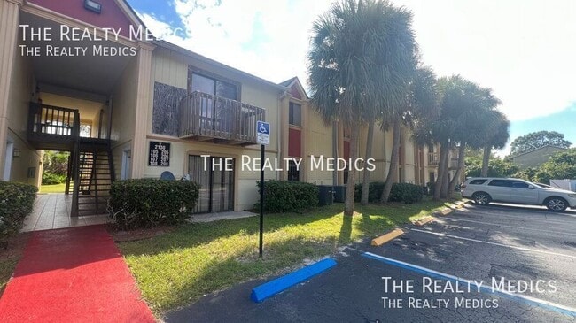 Primary Photo - 2130 Forest Knoll Dr NE