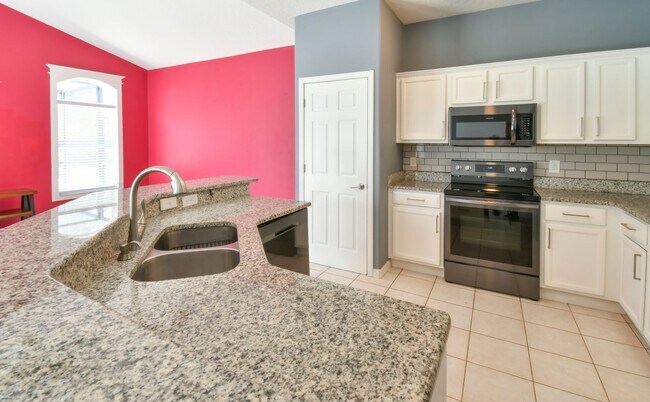Building Photo - MOVE-IN READY 5 Bed 3.5 Bath Home in Daven...